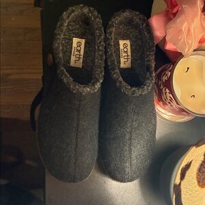 Earth Origins Black and Gray Flats